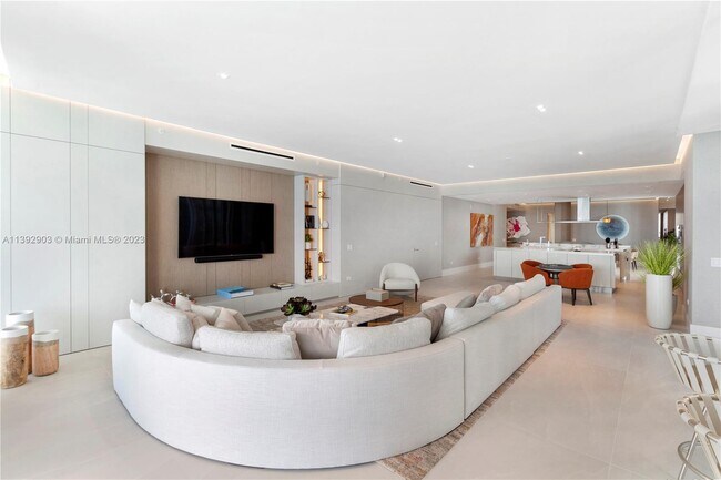 Foto del edificio - 18501 Collins Ave