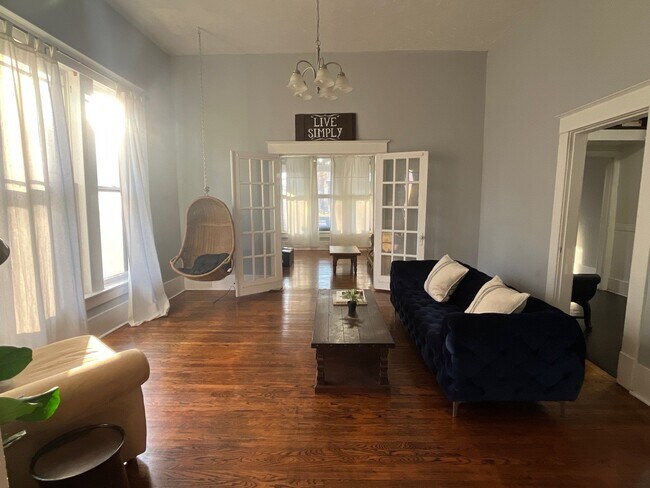 Foto del edificio - 624 N Highland Ave