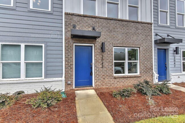 Foto del edificio - 2043 Clarksdale Dr