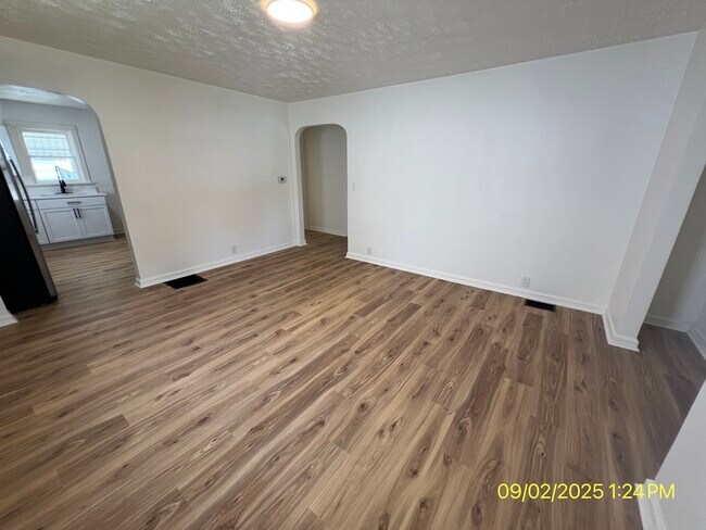 Building Photo - 2015 S Hackley St