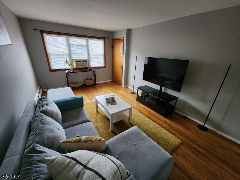 Foto principal - 556 Cleveland Ave