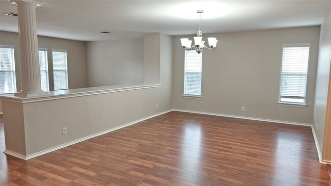 Building Photo - 909 Lodosa Dr
