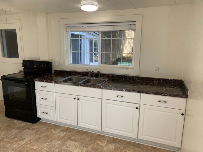 Foto del edificio - ~2 Bedroom House in Winston~