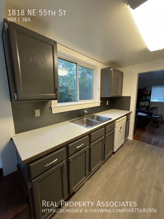 Foto del edificio - 1818 NE 55th St
