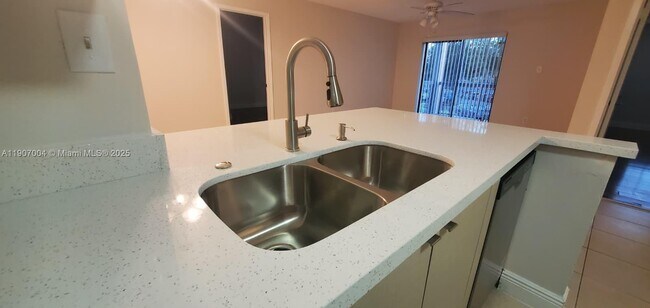 Foto del edificio - 11225 W Atlantic Blvd