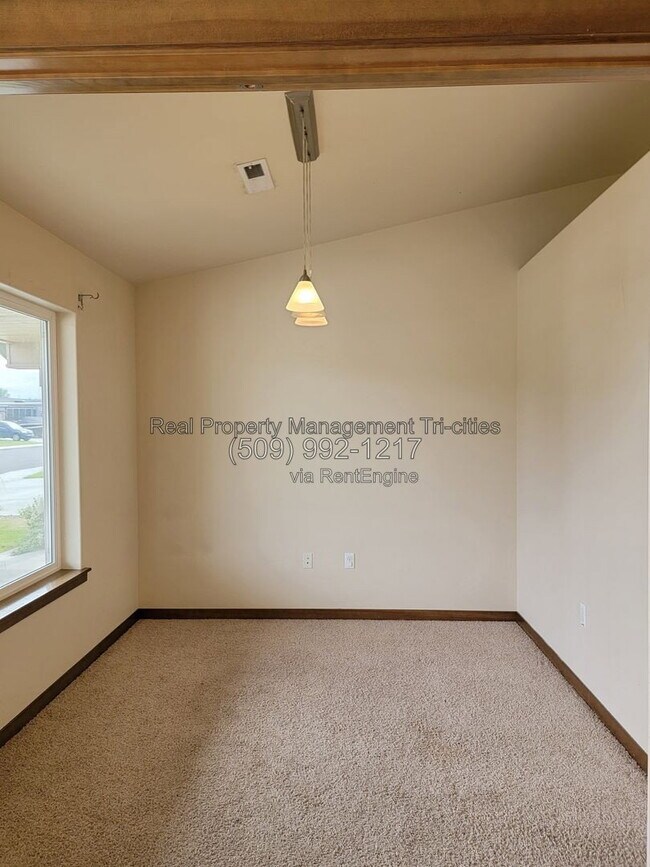 Foto del edificio - 689 Tanglewood Dr