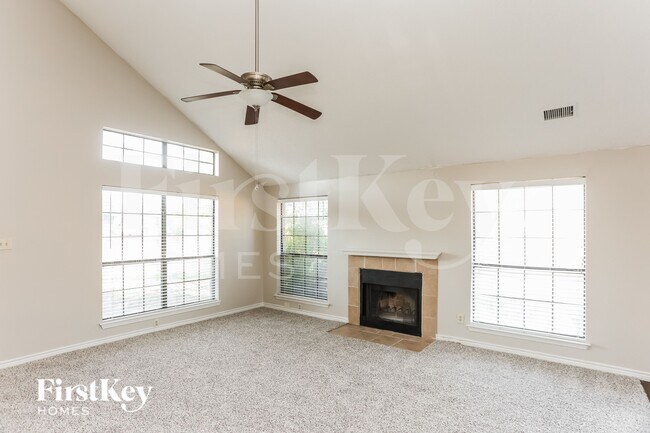 Foto del edificio - 7702 Clairmont Ave