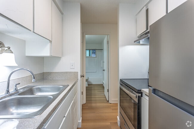 Interior Photo - Timberwood Court