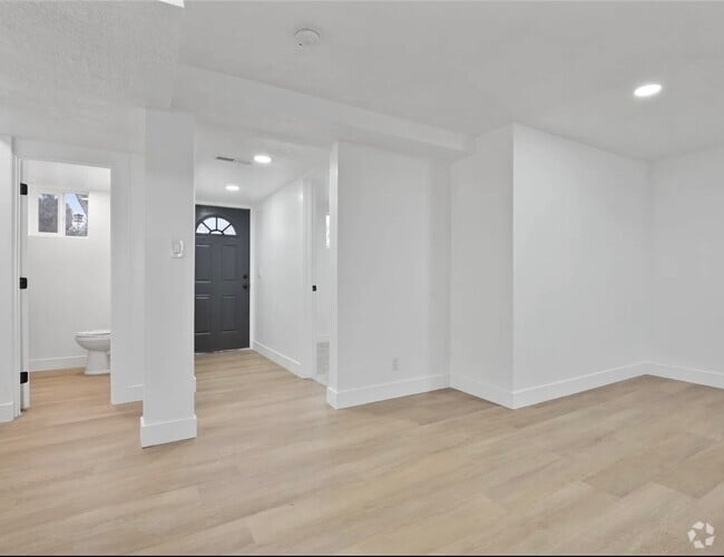 Building Photo - 6369 S Senoma Dr