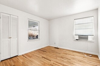 Building Photo - 3260 S Bellaire St