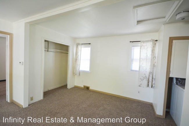 Foto del edificio - 1 br, 1 bath House - 10 13th Ave NE