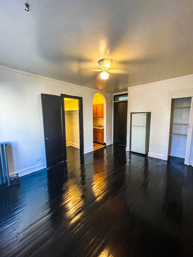 Foto del edificio - 834 W Fullerton Ave