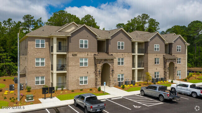 Building Photo - 1917 Stonehenge Dr