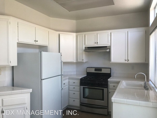 Building Photo - 3 br, 2 bath House - 1202 CORTE CIELO