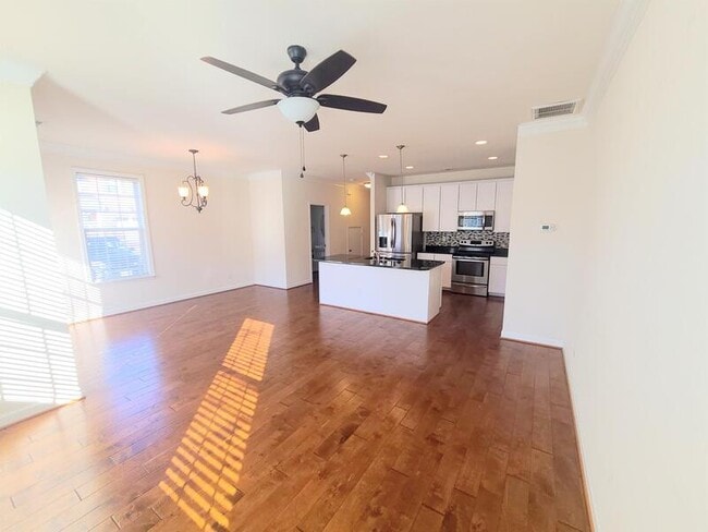 Building Photo - 1136 Winsford Ln
