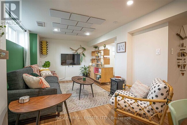 Photo du bâtiment - 7 Colfax St