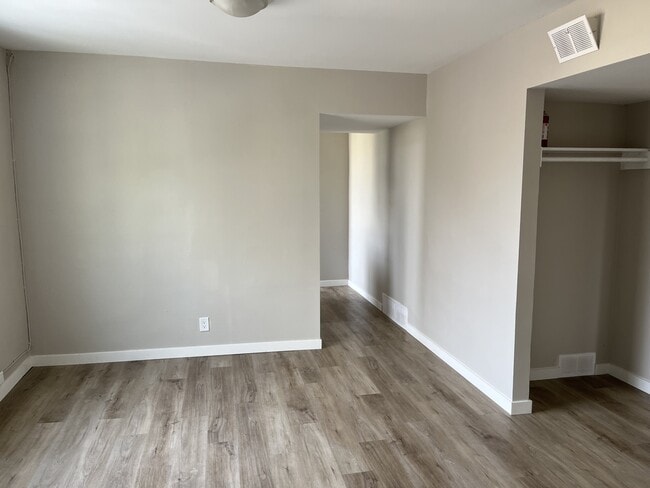 Building Photo - 203 Yale Ave E