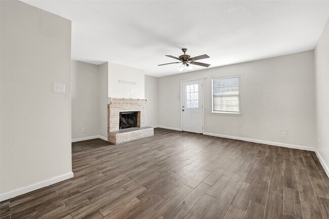 Foto del edificio - 6358 Creekbend Dr