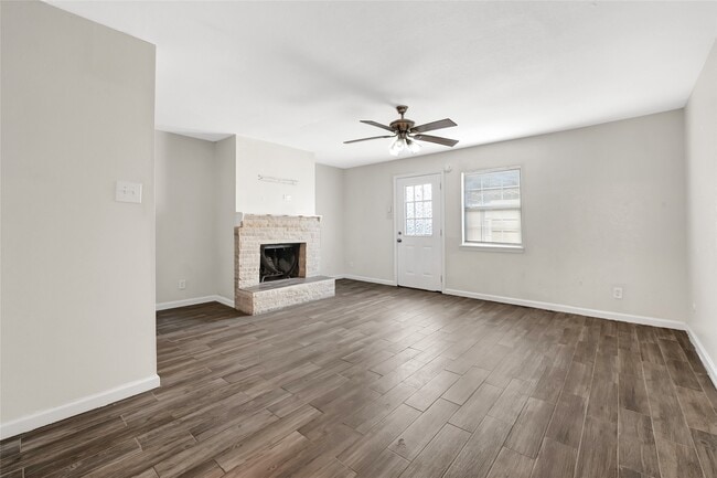 Foto del edificio - 6358 Creekbend Dr