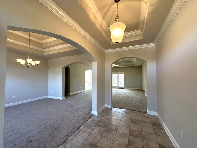 Building Photo - Gorgeous & Spacious