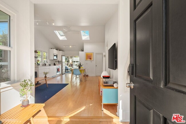 Building Photo - 2012 Linden Ave