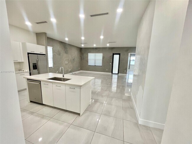 Foto del edificio - 17324 SW 41st St