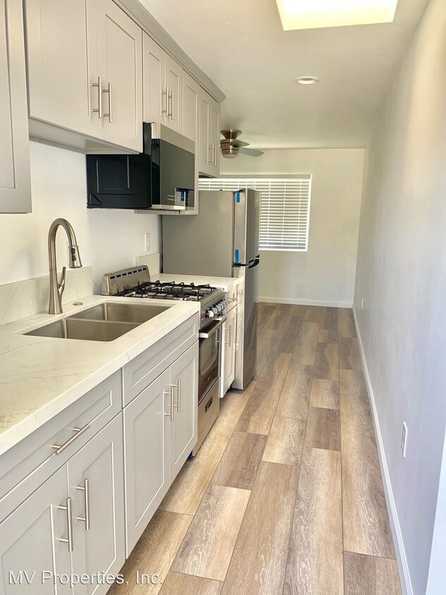 Foto principal - 5928 Dwight St