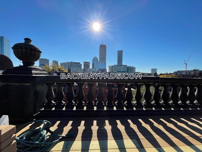 Building Photo - 350 Beacon St