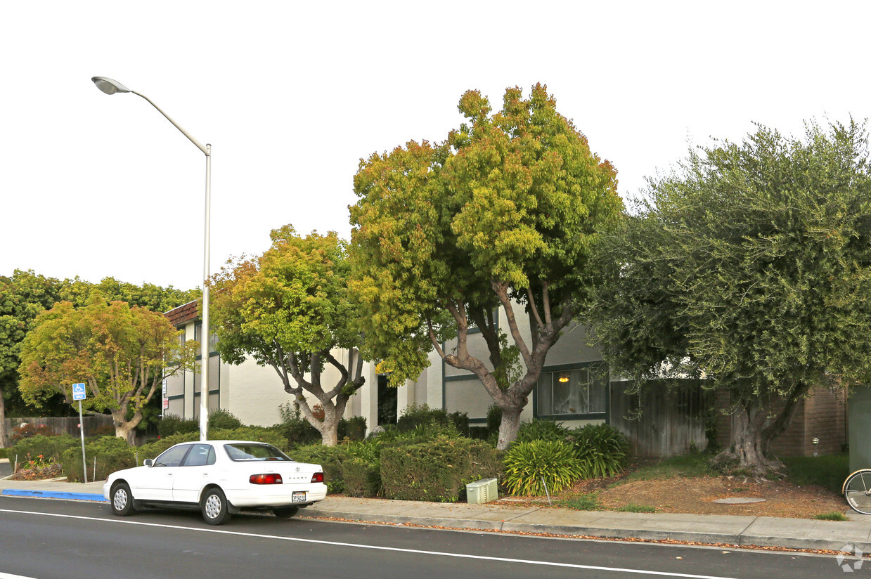 Building Photo - 1360 Calabazas Ct