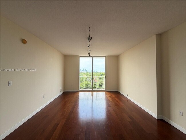 Foto del edificio - 2030 Douglas Rd