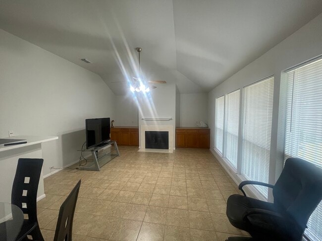 Building Photo - 7814 Log Hollow Dr