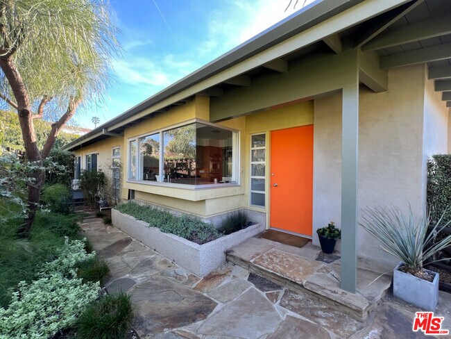 Foto del edificio - 254 Tranquillo Rd