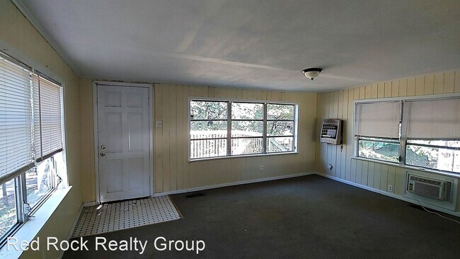 Foto del edificio - 3 br, 1 bath House - 1000 Greensprings Avenue