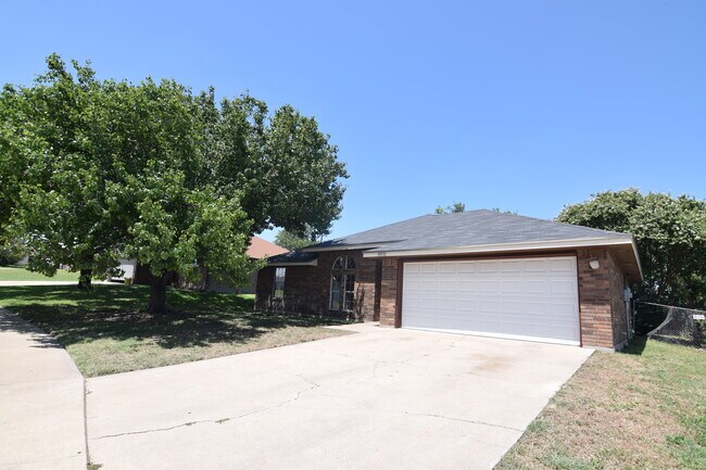 Building Photo - 3920 Bur Oak Dr