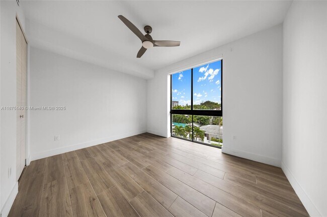 Foto del edificio - 3265 Bird Ave