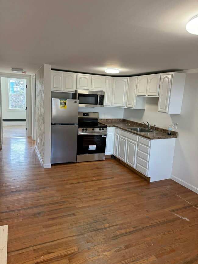 Building Photo - 222 Main St