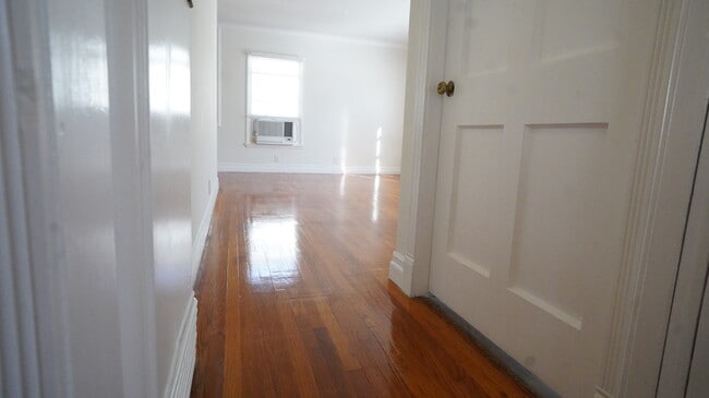 Building Photo - 5025 Cahuenga Blvd