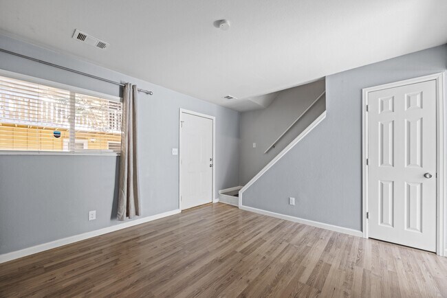 Foto del edificio - 1615 Cottonwood Dr