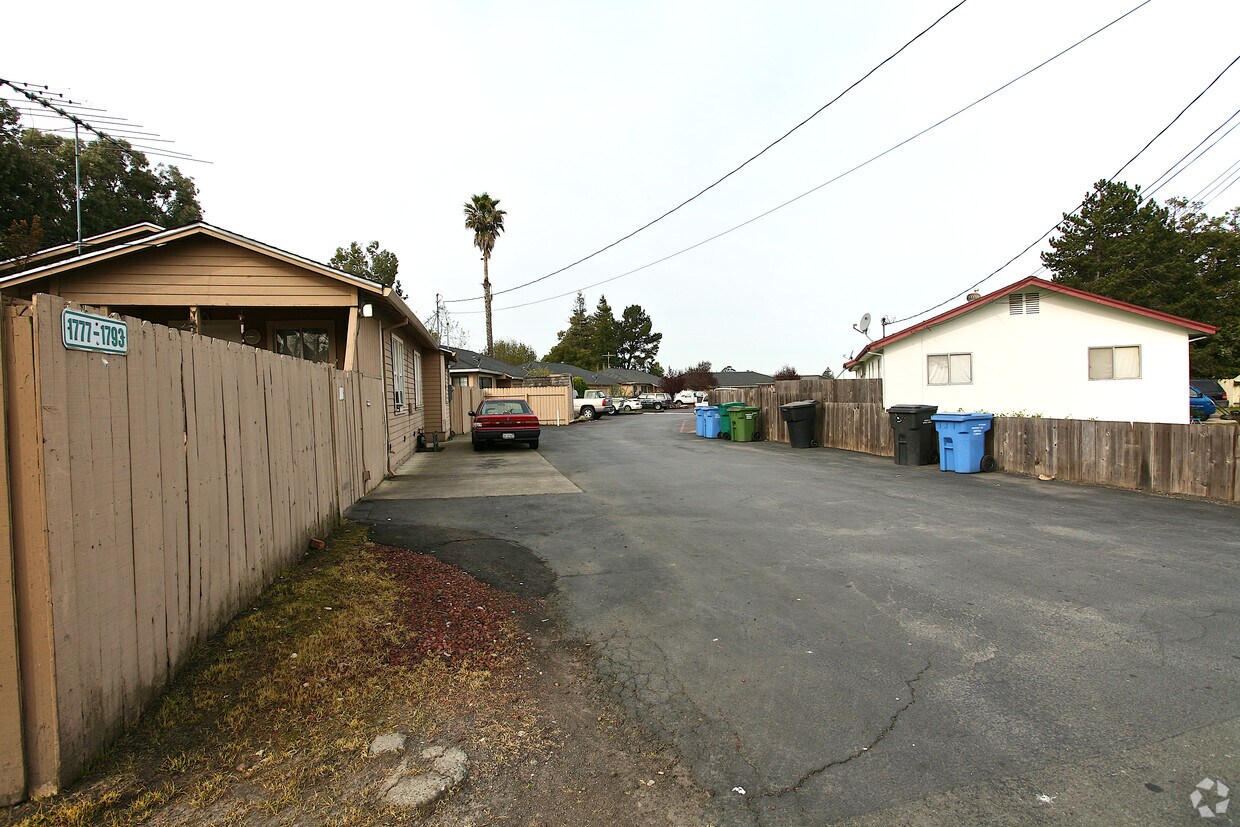 Primary Photo - 1777 Petaluma Hill Rd