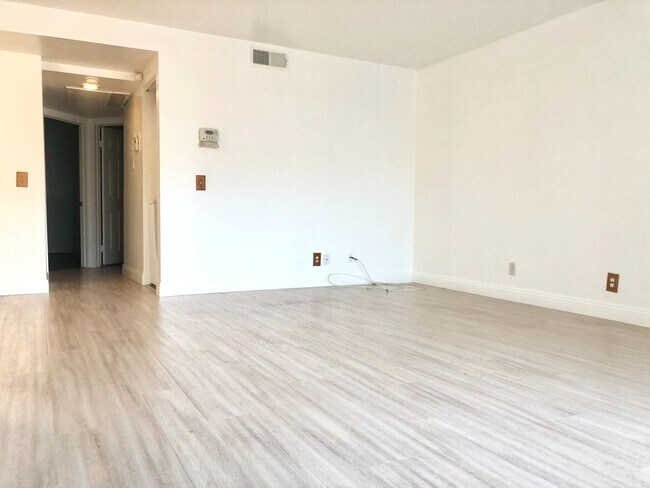 Building Photo - Coming Soon!! Live in the heart of Downtow...