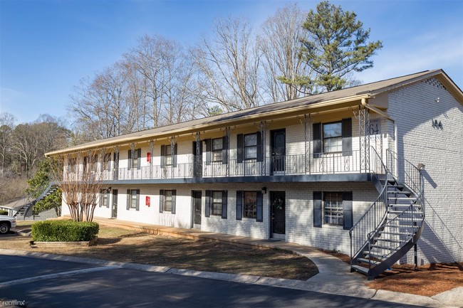 Foto del edificio - 170 Smyrna Powder Springs Rd SE