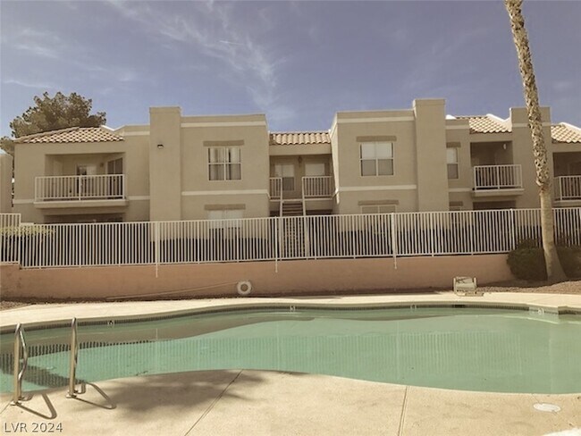 Foto del edificio - 6955 N Durango Dr