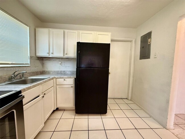 Building Photo - 1700 SW 44th Terrace