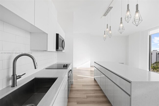 Foto del edificio - 101 Diplomat Pkwy