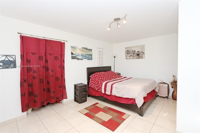 Foto del edificio - 2385 SW 15th St
