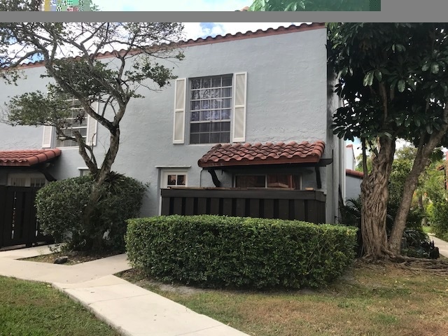 Building Photo - 10838 N Kendall Dr
