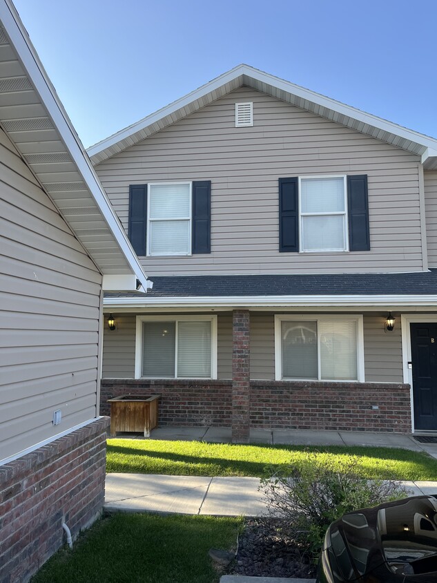 Primary Photo - 422 Pheasant Ridge Dr