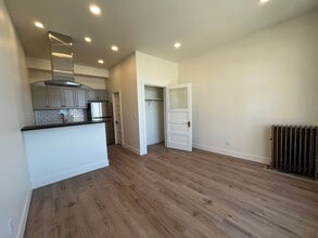 Building Photo - 1304 Bay St