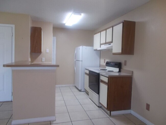 Building Photo - 1 Bed 1 Bath In Kissimmee