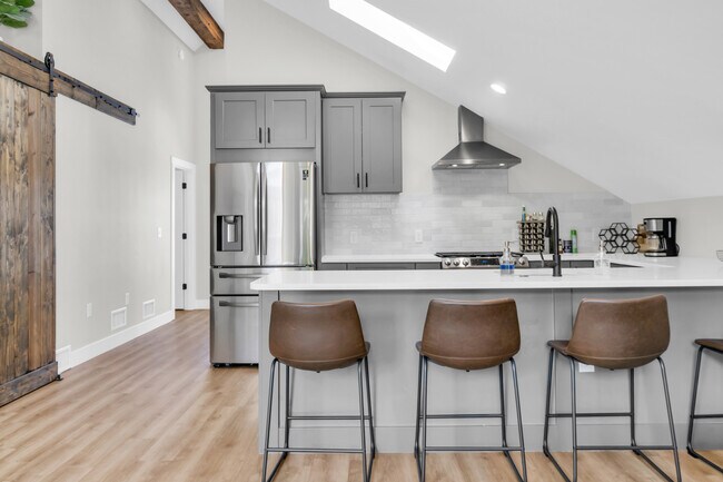 Foto del edificio - 646 S Lincoln St